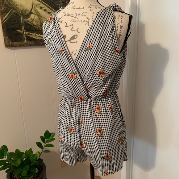 SOLD OUT - Picture 4 of 8